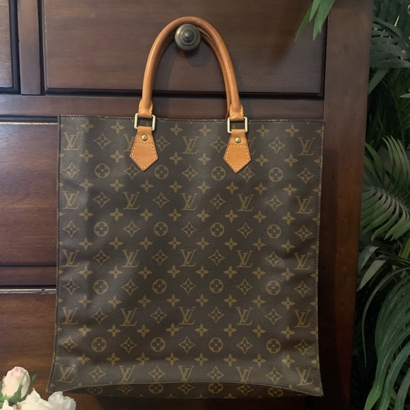 Authentic LV monogram Sac Plat - Picture 1 of 11
